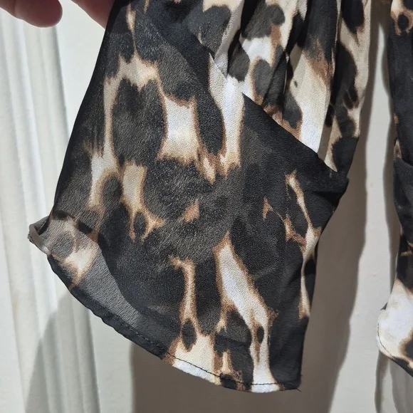 ALLISON TAYLOR- PRINT BLOUSE WITH FRONT TIE - Picture 3 of 5